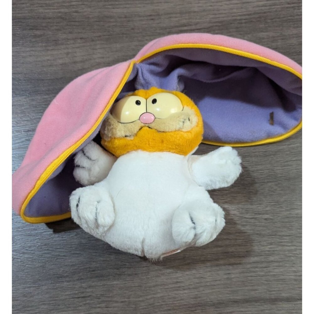 Vintage 1981 Garfield Plush United Feature Syndicate Dakin & Co Pink Egg‎ Zipper